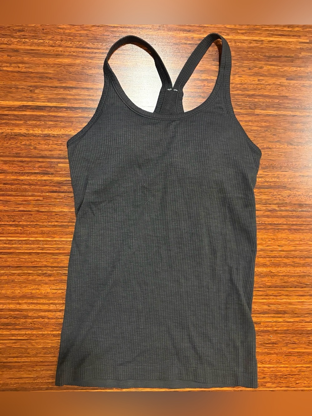 Lululemon Ebb to Street Tank Top black size 8 with pads EUC